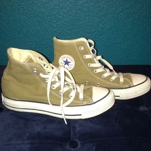 Converse high tops Size W-6